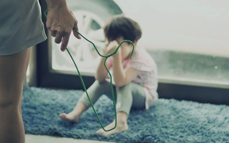 Báo động trẻ em bị bạo hành ngay trong nhà, Bộ Y tế vào cuộc khẩn cấp