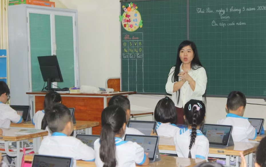 “Lớp học thông minh” gây tranh cãi vì chi phí thiết bị hàng triệu đồng cho học sinh tiểu học