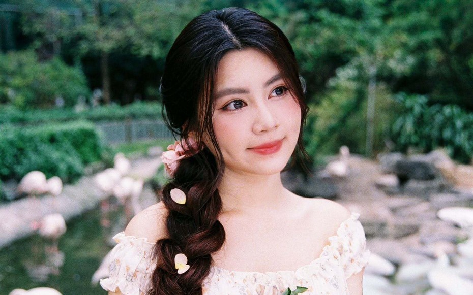 Vẻ đẹp ngọt ngào tuổi 18 của con gái út nhà MC Quyền Linh
