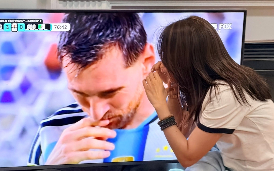 Ca sĩ Mỹ Tâm gây sốt khi "tỏ tình" với siêu sao Messi