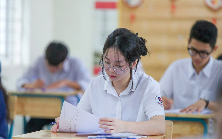 Điểm thi lớp 10 Hà Nội vừa công bố: Nhiều thí sinh "đứng ngồi không yên"