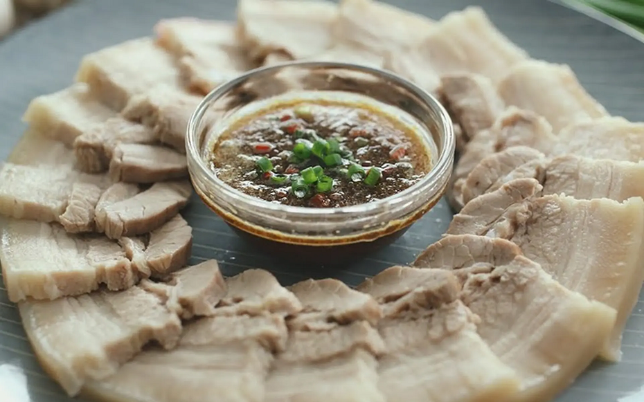 Luộc thịt lợn muốn trắng đẹp, không hôi, hãy nhớ mẹo đơn giản này