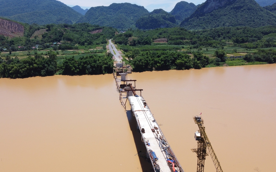 Cầu vượt sông Mã hơn 200 tỷ đồng khó về đích đúng hẹn vì vướng giải phóng tài sản công