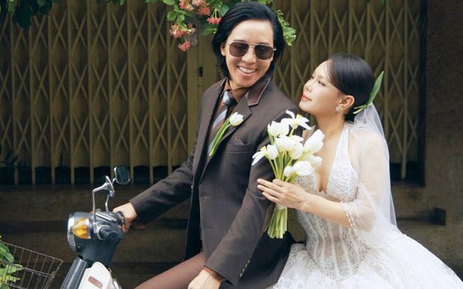 Nghệ sĩ Việt Hương diện váy cưới, kỷ niệm 20 năm hôn nhân