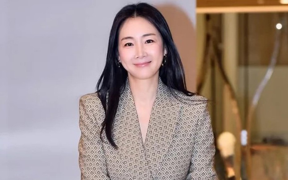 "Nữ hoàng nước mắt" Choi Ji Woo ở tuổi 51 với diện mạo gây ngỡ ngàng
