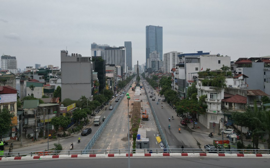 Hà Nội: Rào chắn gần 500m đường Văn Cao để thi công ga metro Quần Ngựa
