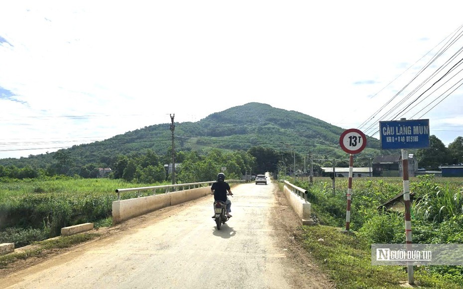 Vụ cầu 13 tấn "cõng" dàn xe đầu kéo chở đất: Xe dừng hoạt động khi CSGT vào cuộc