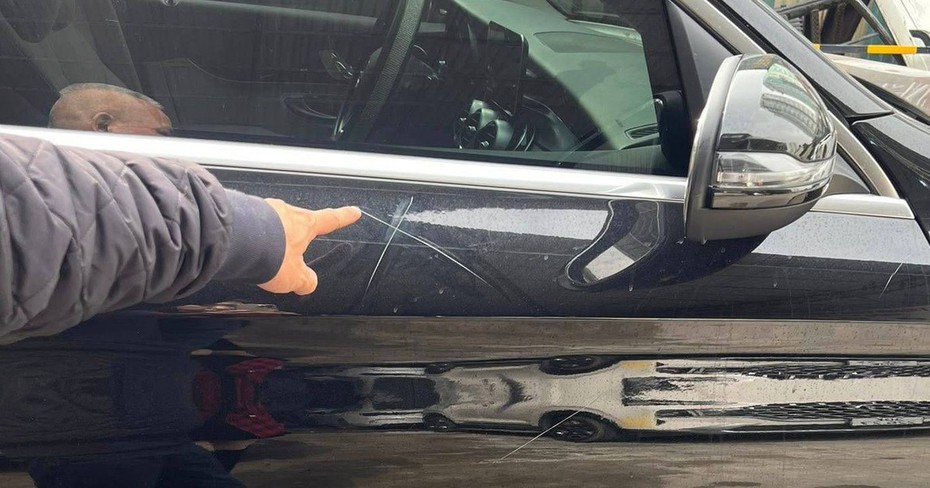 Người phụ nữ đập phá xe Mercedes GLC200 đỗ trước cửa nhà sắp hầu tòa