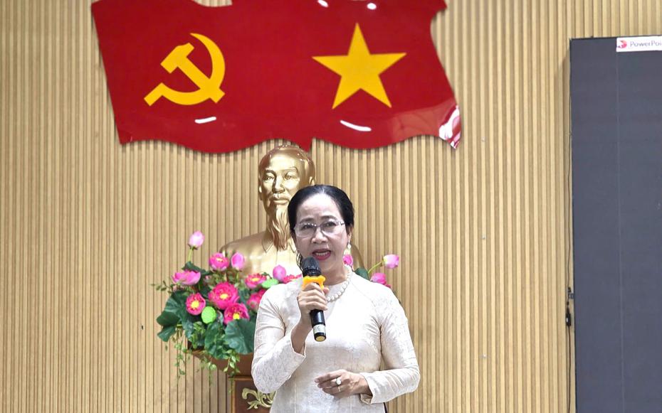 Khi luật dân số không còn chỉ là chuyện sinh bao nhiêu con