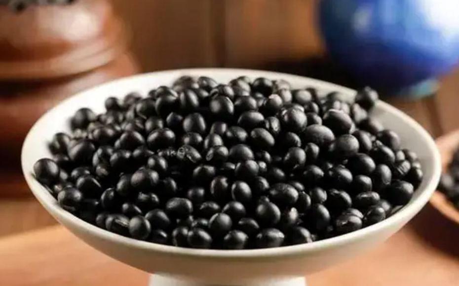 Ăn đậu đen mỗi ngày để "bổ thận", người đàn ông 47 tuổi bất ngờ khi đi khám