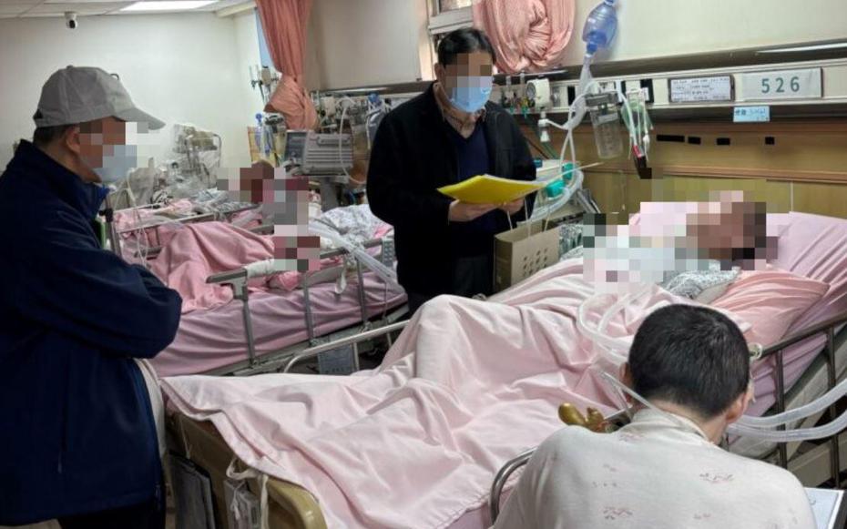 Người phụ nữ 60 tuổi đột ngột tử vong khi đang xem tivi, bác sĩ cảnh báo thói quen "cực độc"