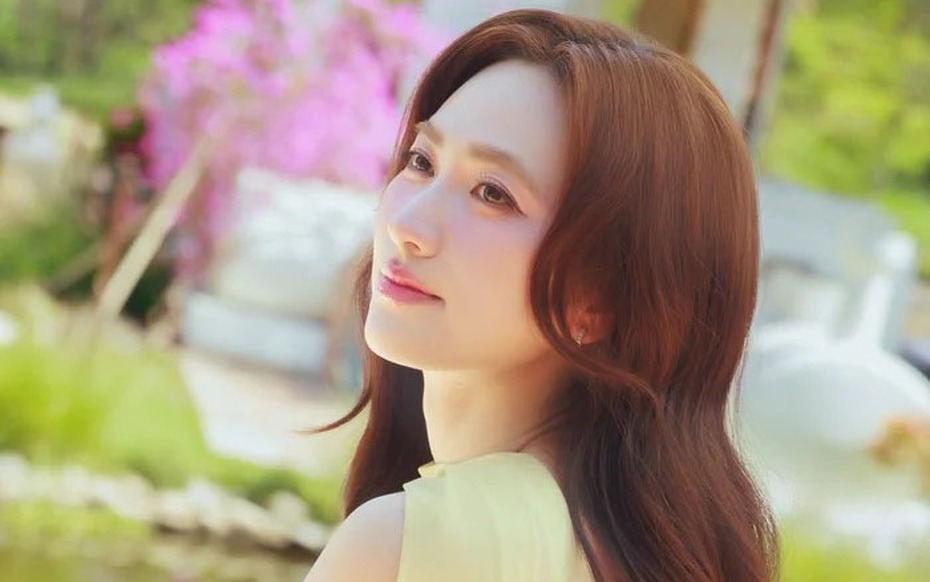 "Ngọc nữ trăm tỷ" gây mê mẩn với góc nghiêng thần thánh