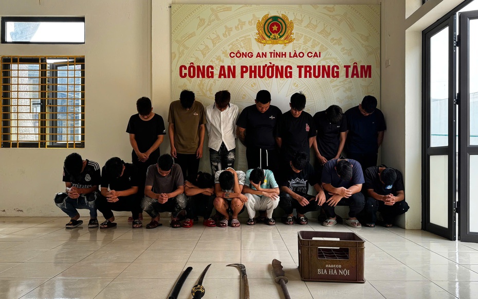 Lào Cai: Khởi tố nhóm thanh thiếu niên truy đuổi, ném chai thủy tinh vào người đi đường