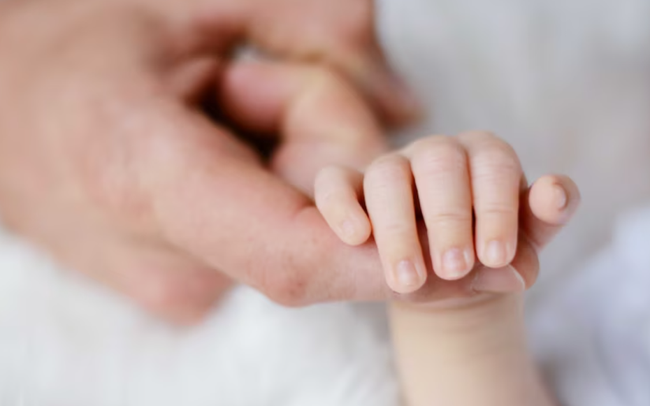 Bé trai 18 tháng tuổi bị tuyên bố tử vong tại bệnh viện bất ngờ "sống lại"