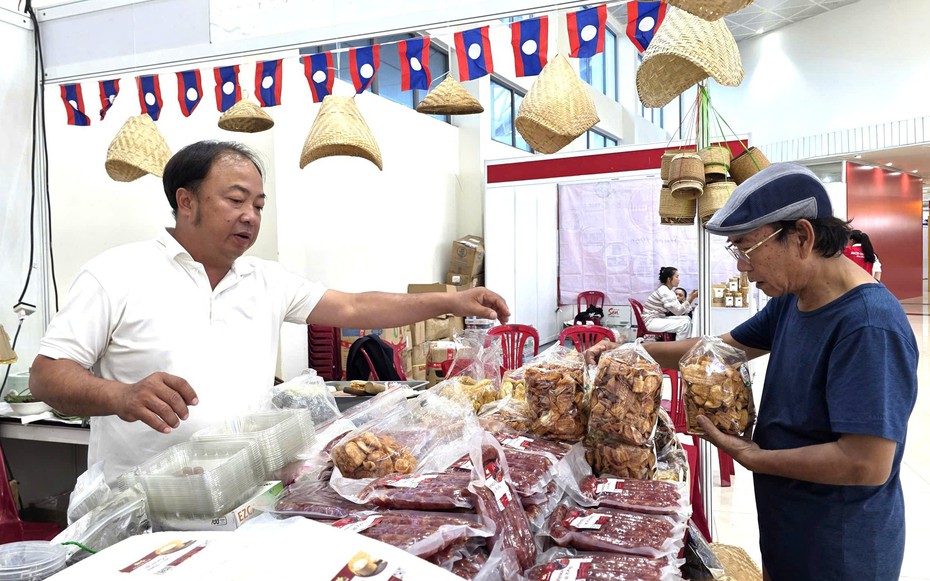 Từ gian hàng nhỏ, đặc sản Việt tìm đường ra thị trường quốc tế