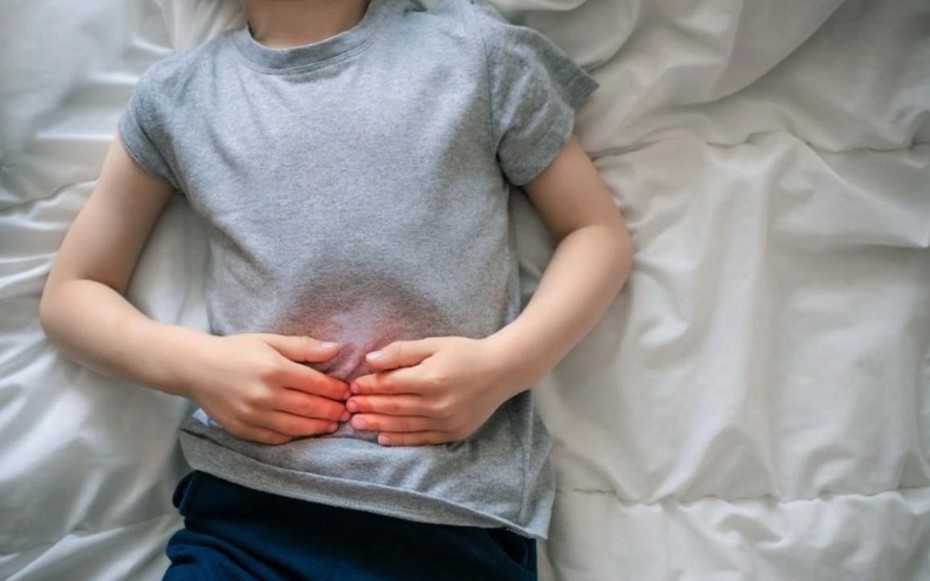 Bé gái 9 tuổi đau bụng, buồn nôn, bác sĩ gắp ra thứ đáng sợ trong bụng