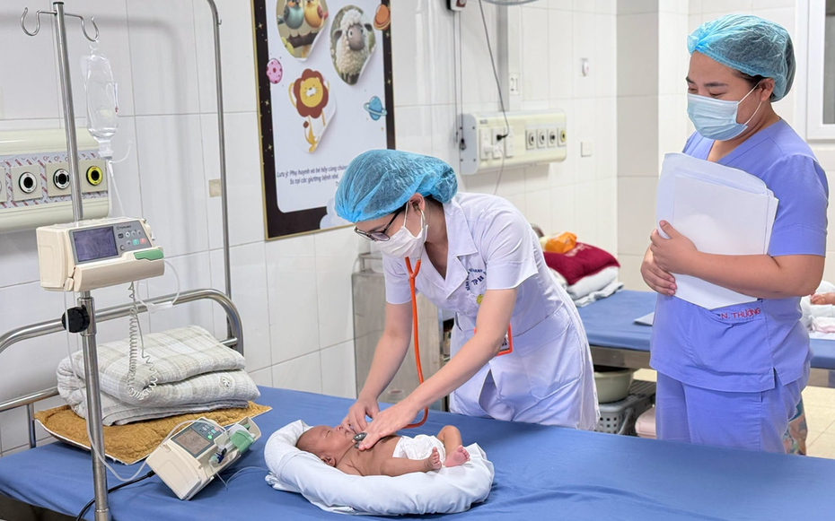 Bé sinh non nguy kịch vì uống nhầm sữa tươi