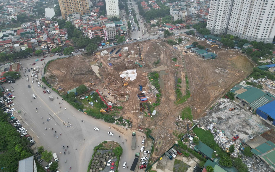 Nút giao Phạm Tu - đường 70 được “thay áo”, trụ cầu mọc lên, công trường tăng tốc