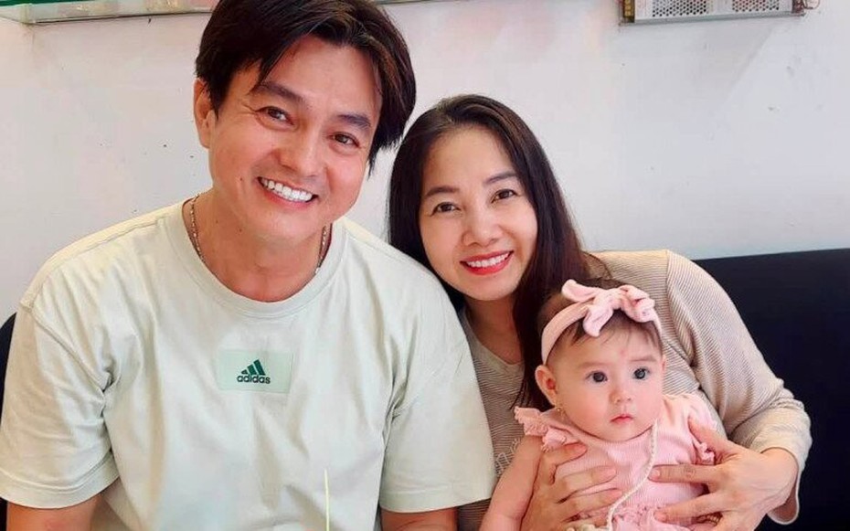 Sau 9 năm kết hôn, nam diễn viên Cao Minh Đạt hạnh phúc khoe con gái là "bản sao" của bố