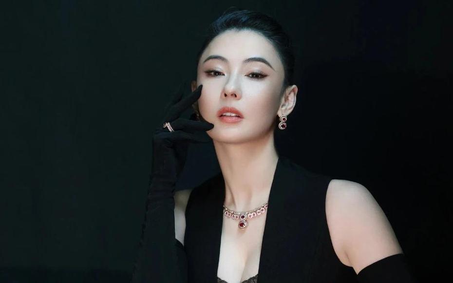 Nữ diễn viên Trương Bá Chi lên tiếng về tin đồn bị giới giải trí "tẩy chay"