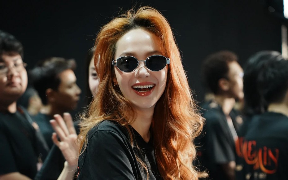 "Mẹ mìn" Minh Hằng gây bất ngờ