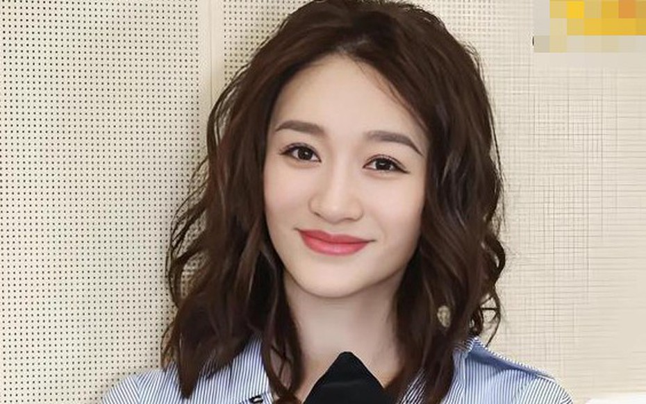 Vượt qua nỗi buồn sau đổ vỡ hôn nhân, Chị đẹp tự thưởng cho mình siêu xe tiền tỷ