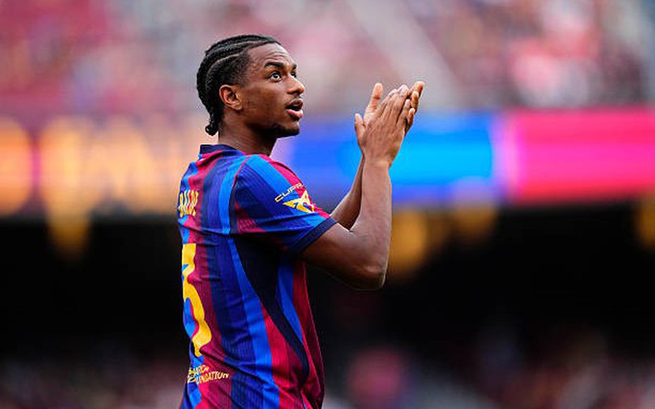 Barcelona ra giá bán hậu vệ 22 tuổi cho MU
