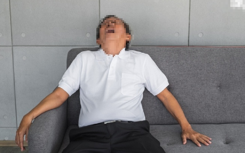 Người đàn ông 54 tuổi tử vong khi ngủ trưa, bác sĩ chỉ thẳng 3 thói quen tưởng tốt nhưng "cực độc"
