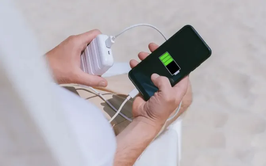 3 lỗi sạc pin tưởng vô hại nhưng có thể khiến điện thoại dễ "bốc cháy"