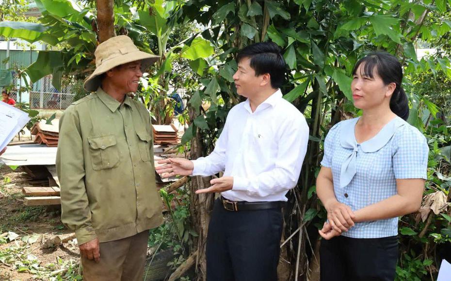 Khi chính quyền đi tìm người dân để làm "sổ đỏ"