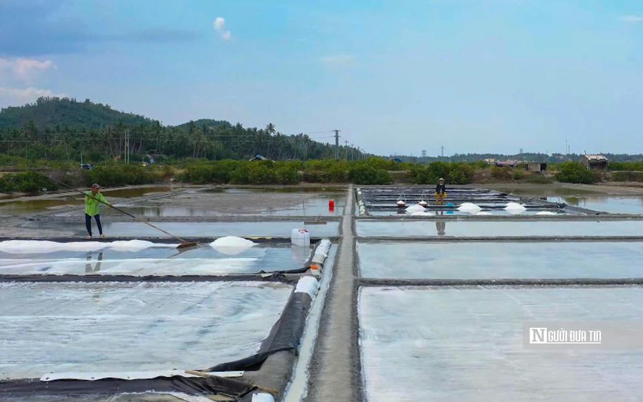Giữ hồn làng muối 300 năm tuổi, mở lối sinh kế cho diêm dân