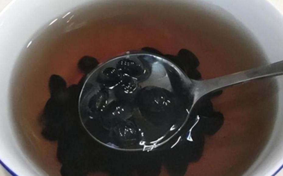 Uống nước đậu đen ngâm mỗi ngày, người phụ nữ 59 tuổi bất ngờ khi đi khám