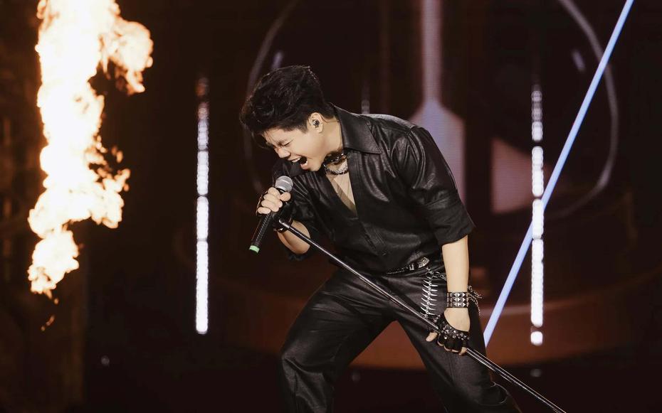 Anh trai vượt ngàn chông gai 2026: Đinh Mạnh Ninh gây ấn tượng với màn hát rock "cứu" đồng đội