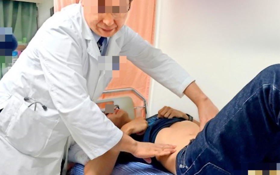 Người đàn ông 26 tuổi có hơn 200 viên sỏi mật vì kiểu ăn uống "vạn người mê"