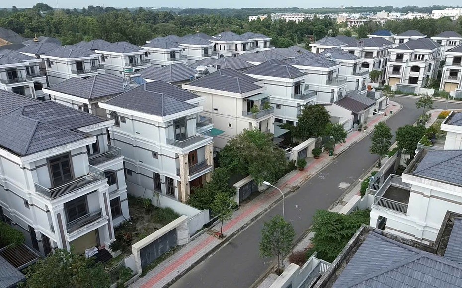 Khu dân cư hơn 834 tỷ đồng bỏ hoang, cỏ mọc um tùm