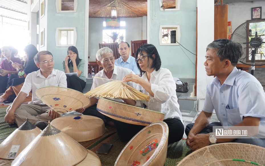 Hướng đi mới cho làng nghề nón ngựa 300 năm tuổi
