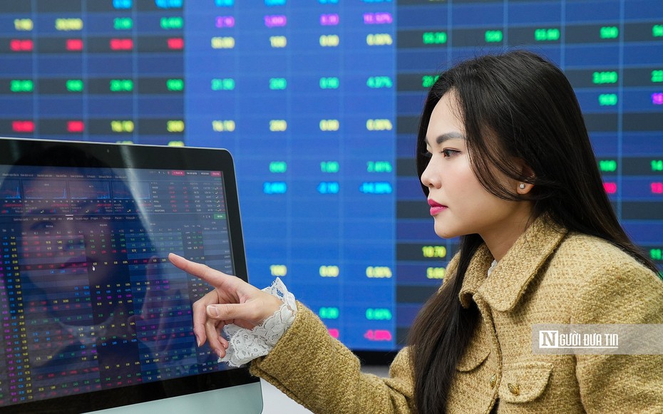 VN-Index hướng tới tuần nâng hạng: Dòng tiền cải thiện, áp lực bán còn lớn
