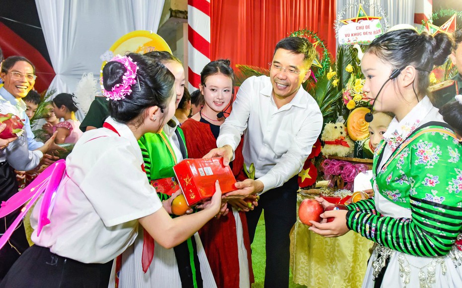Từ tiết học biên cương đến đêm hội Trung thu ấm áp của trẻ em vùng biên Thanh Hóa