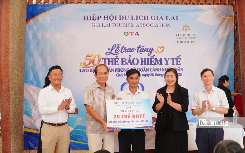 Hiệp hội Du lịch Gia Lai trao tặng 50 thẻ bảo hiểm y tế cho bệnh nhân phong có hoàn cảnh khó khăn