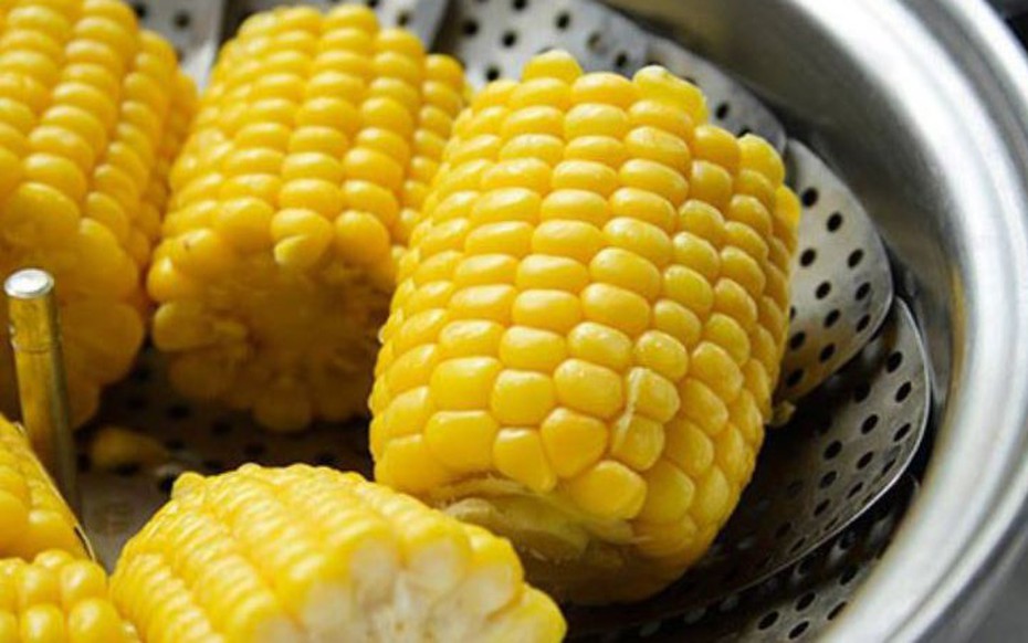 Ăn ngô mỗi ngày suốt 6 tháng, người phụ nữ 60 tuổi bất ngờ khi đi khám