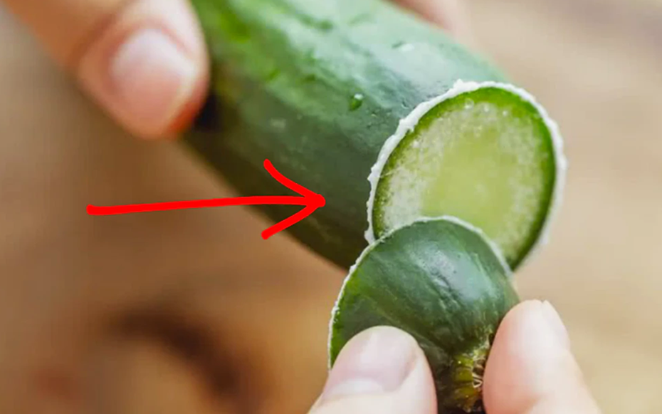 Dưa chuột bị đắng: Nên cắt bỏ hay bỏ cả quả?