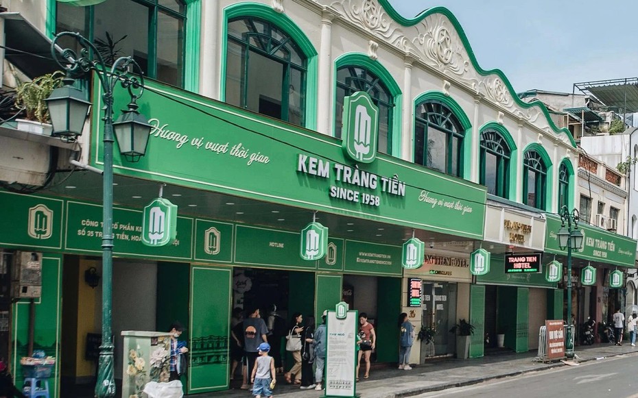 Kem Tràng Tiền sau khi phát đi thông báo mới nhất, người dân ai cũng muốn lưu lại một chút ký ức