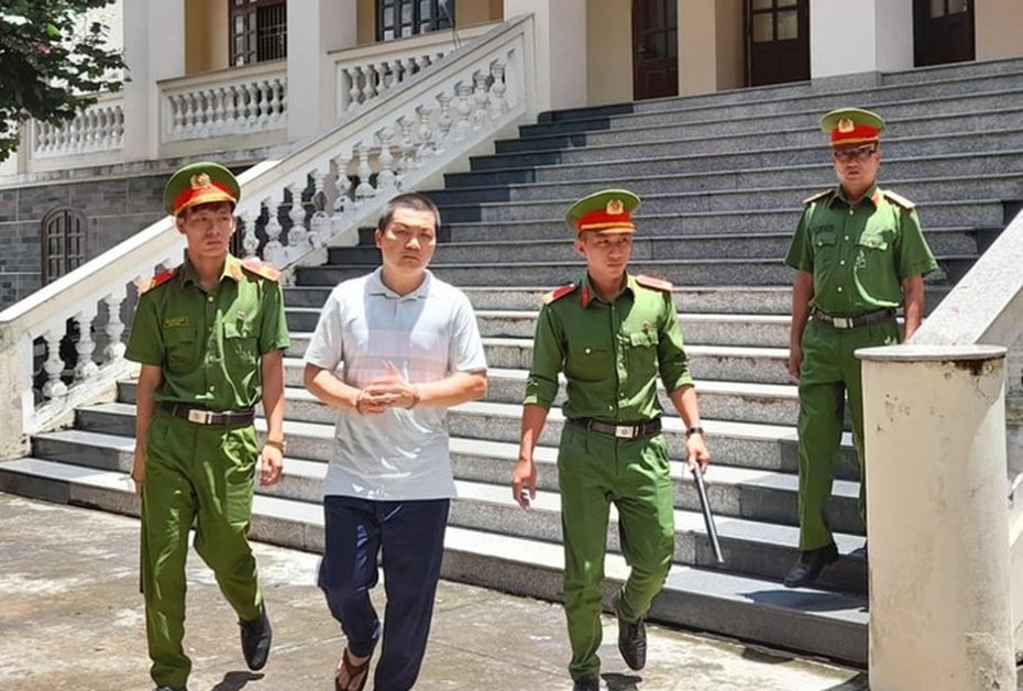 Án tù cho đại úy công an nhiều lần gọi điện "vòi" tiền chạy án