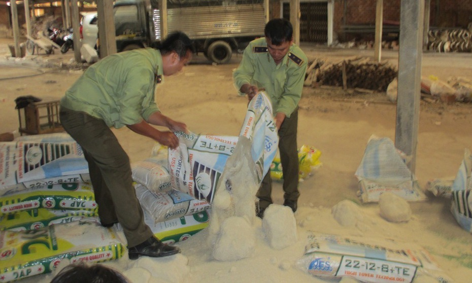 Vĩnh Long: Tịch thu, tiêu hủy gần 4 tấn phân bón giả