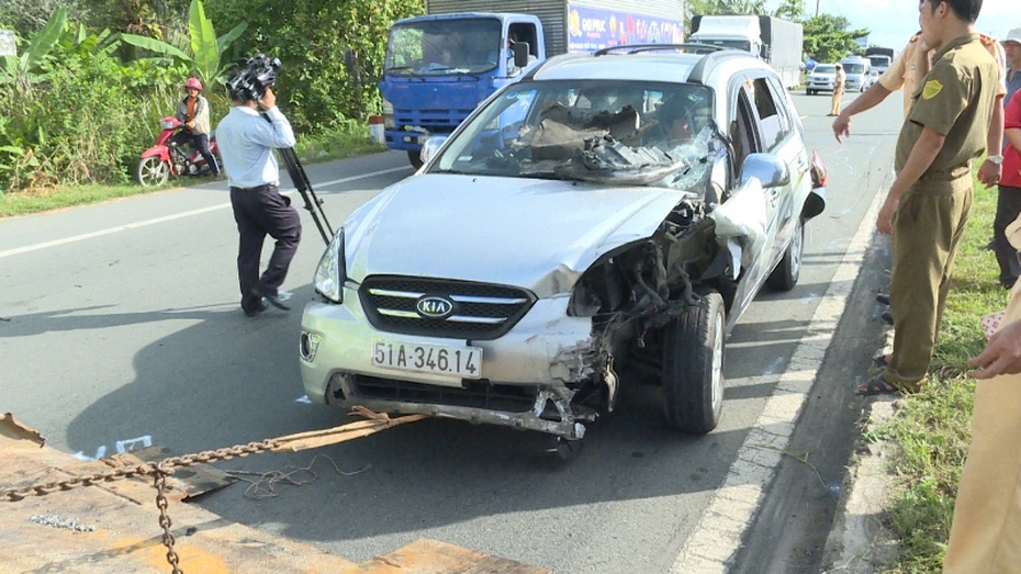 Vĩnh Long: Tông xe liên hoàn, Quốc lộ 1A ùn tắc kéo dài