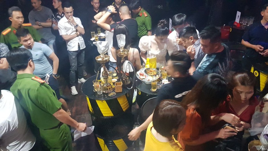 Kiểm tra quán bar, cảnh sát phát hiện 6 người dương tính ma túy