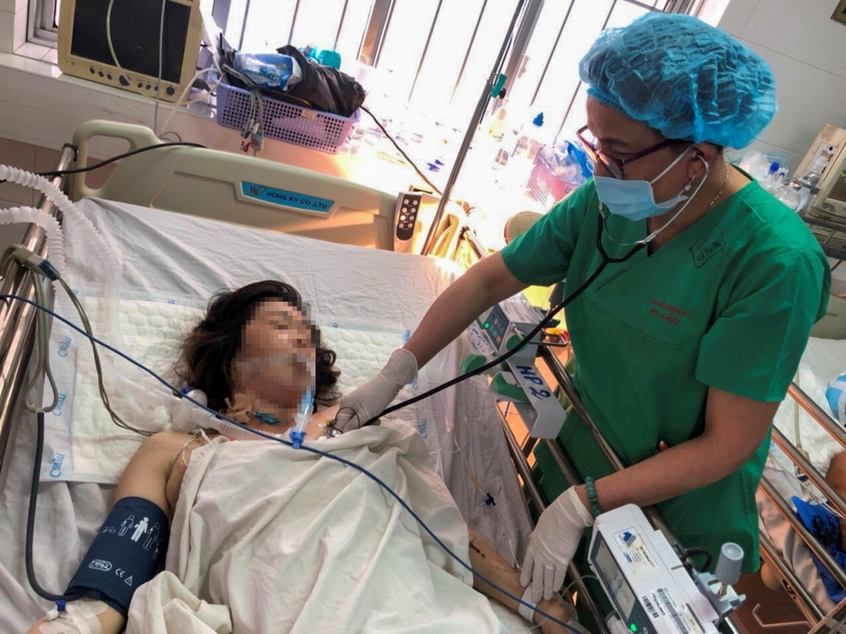 Phẫu thuật cứu sống bệnh nhân tự dùng dao đâm thấu tim nguy kịch