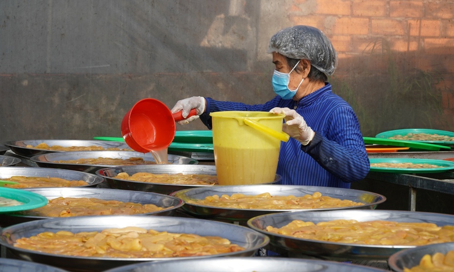 Làng nghề bánh tráng, mứt kẹo lâu đời ở miền Tây tất bật vào vụ Tết