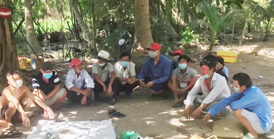 Vĩnh Long: Triệt xóa tụ điểm đánh bạc lớn có người cảnh giới ngày đầu năm