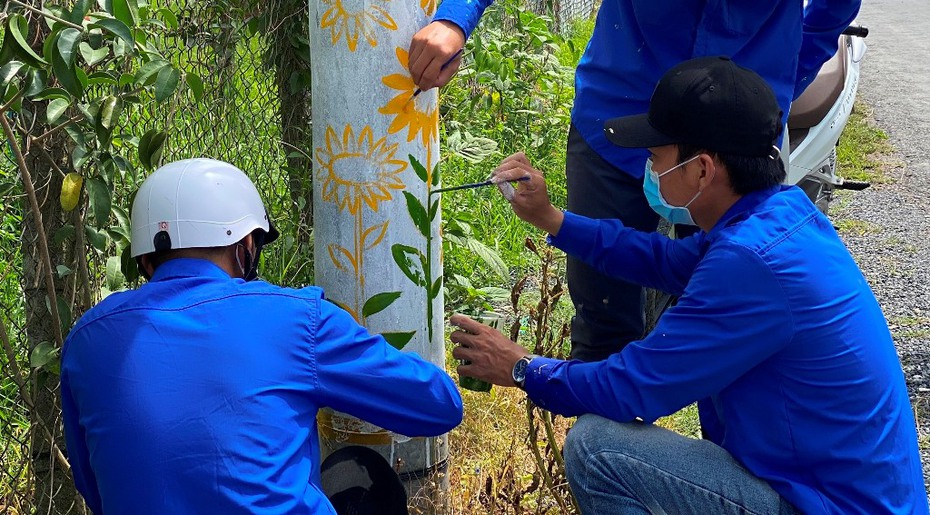 Vĩnh Long: 200 “cột điện nở hoa” dọc tuyến đường dài 10km